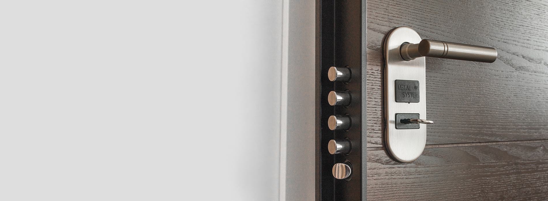 Надежные двери и фурнитура